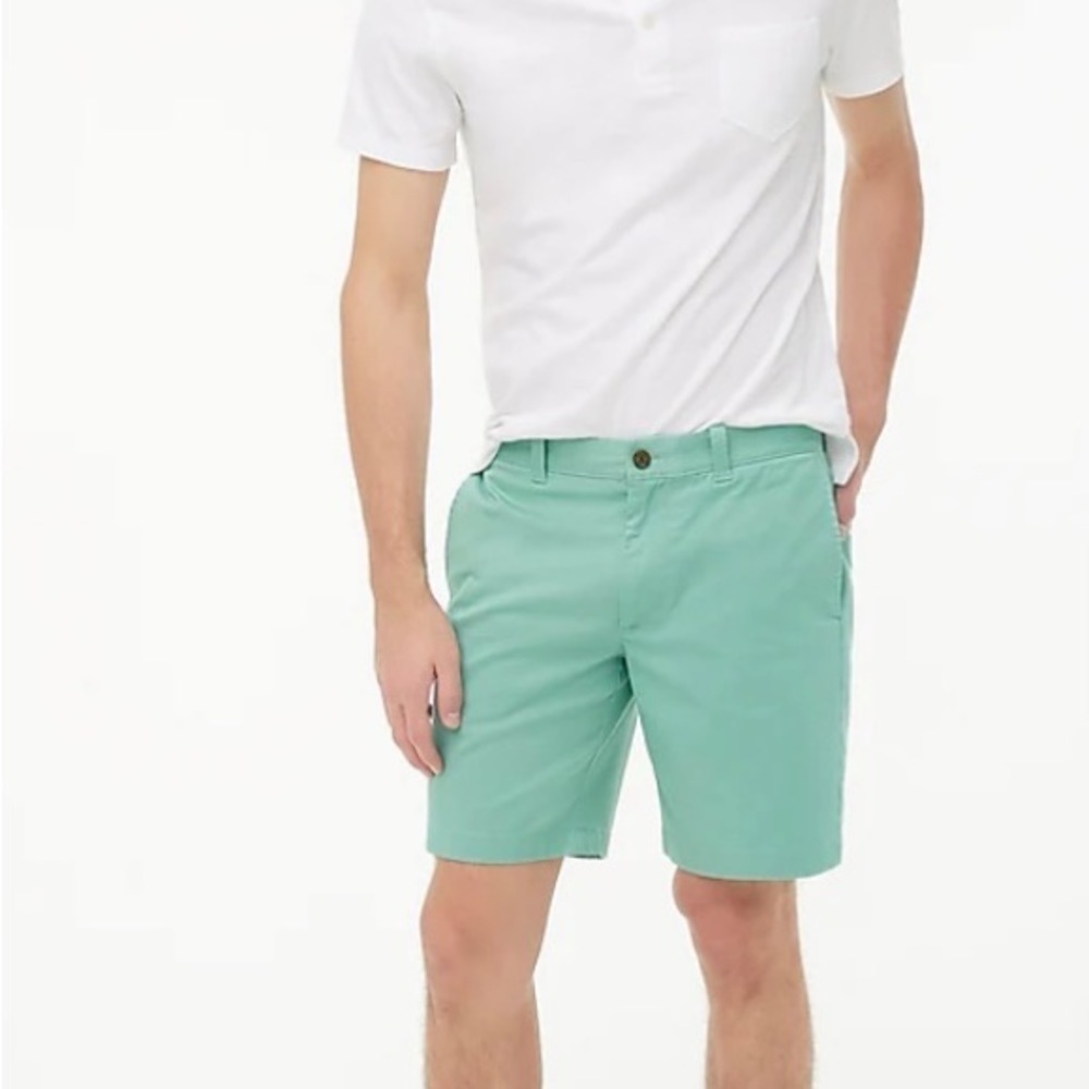 J. CREW-MENS LIGHT GREEN SHORTS-SIZE 33